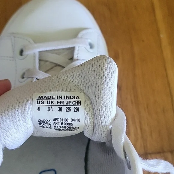 Adidas kids size 4 stan smith sneakers - Picture 13 of 13